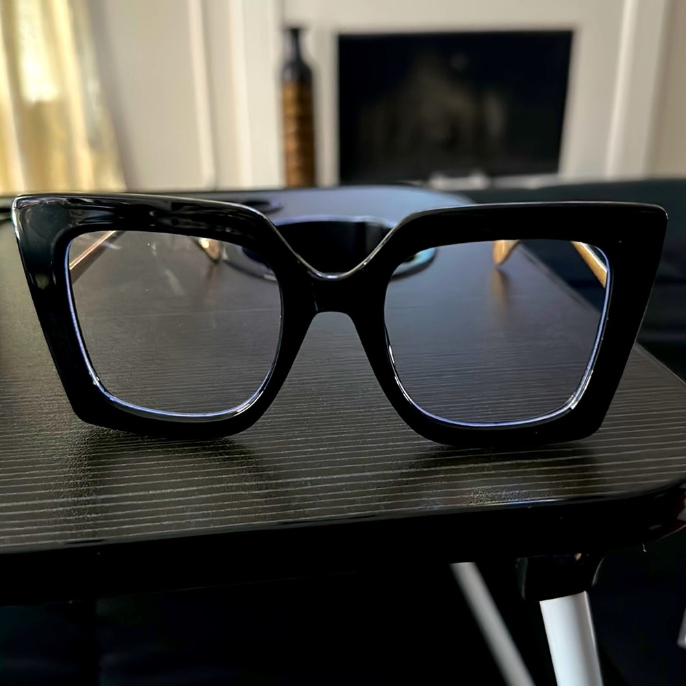 Oversized cat eye glasses